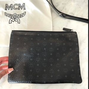 MCM BLACK CLUTCH